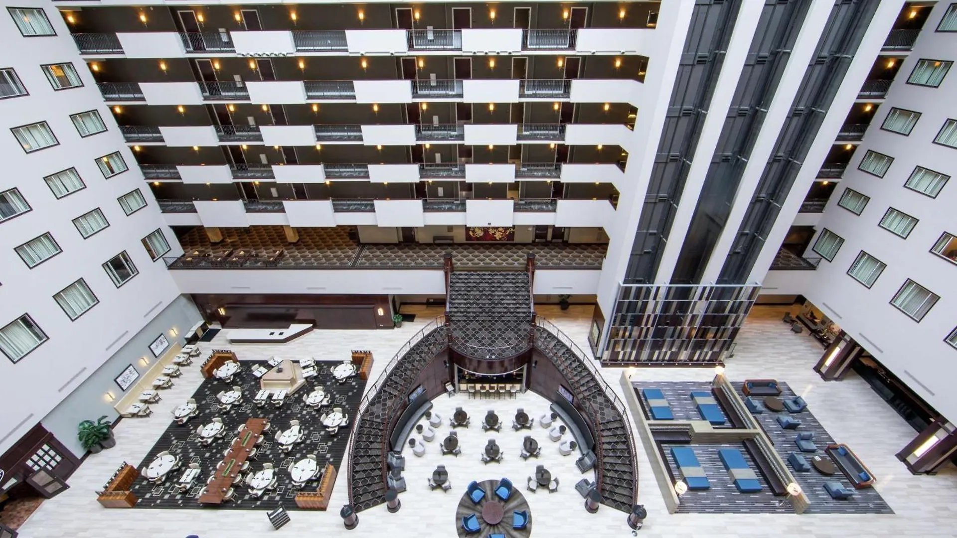 Hilton Nashville Downtown 4*,