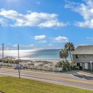 https://gulf-view-313-by-realjoy-vacations.hotels-destin.com
