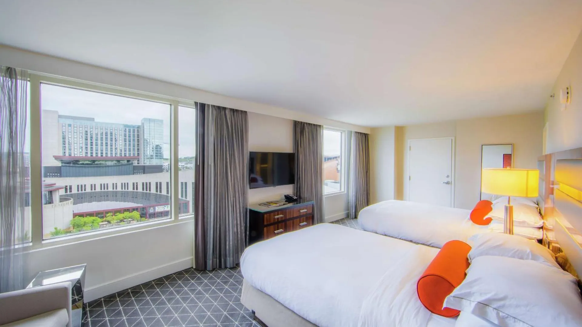 Hilton Nashville Downtown 4*,